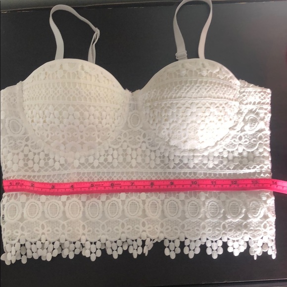 White crop top with lace detail - Picture 7 of 8